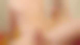 Arrosé par un beau jeune homme