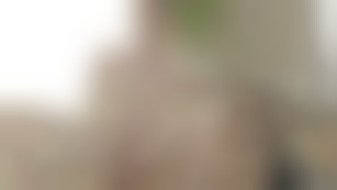 Deux gars bien montés se tripotent