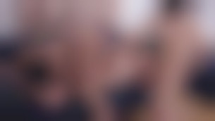 Un slave en rut se fait sauter par 2 sportifs