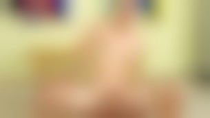 Mec canon fourré dans les vestiaires