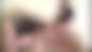 2 jeunes gays rejoints par une femme